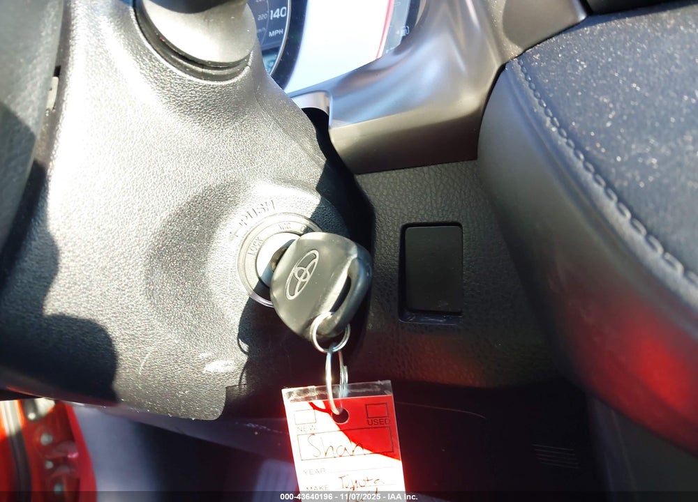 2015 TOYOTA RAV4 VIN: JTMZFREVXFJ055640