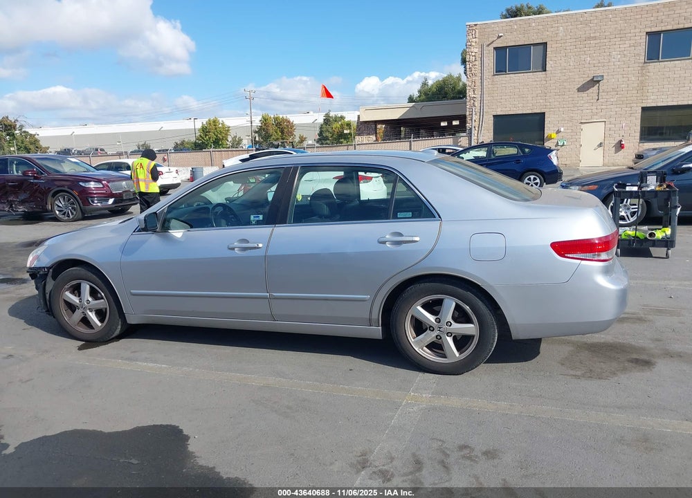 2004 HONDA ACCORD VIN: JHMCM56854C007458