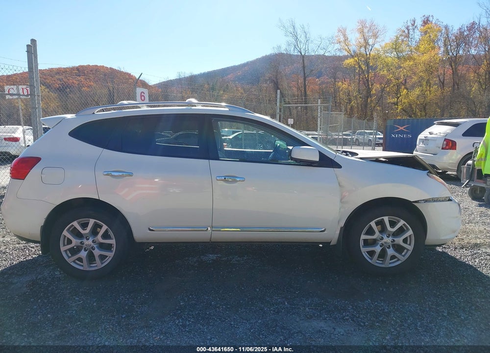 2013 NISSAN ROGUE SV W/SL PKG VIN: JN8AS5MT3DW010738