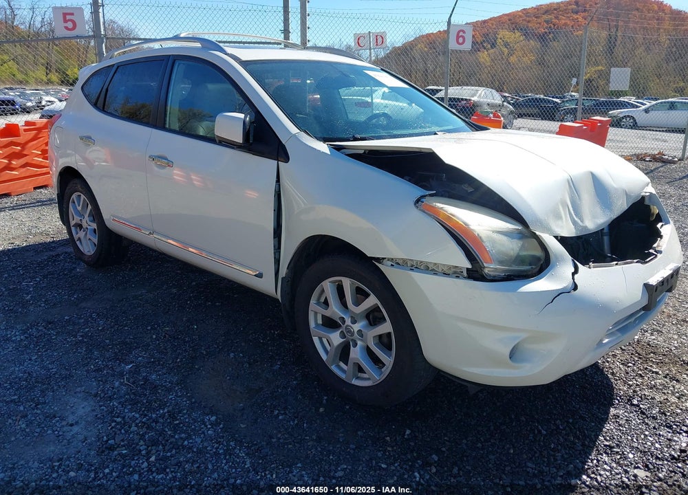 2013 NISSAN ROGUE SV W/SL PKG VIN: JN8AS5MT3DW010738