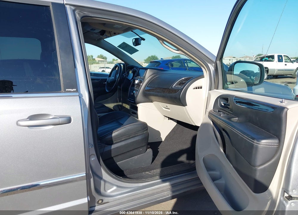 2014 CHRYSLER TOWN & COUNTRY TOURING VIN: 2C4RC1BG3ER208336