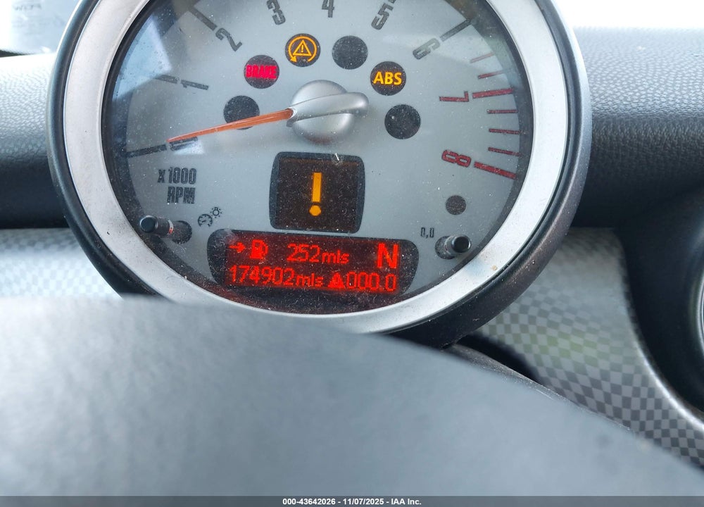 2009 MINI COOPER VIN: WMWMM335X9TP93203