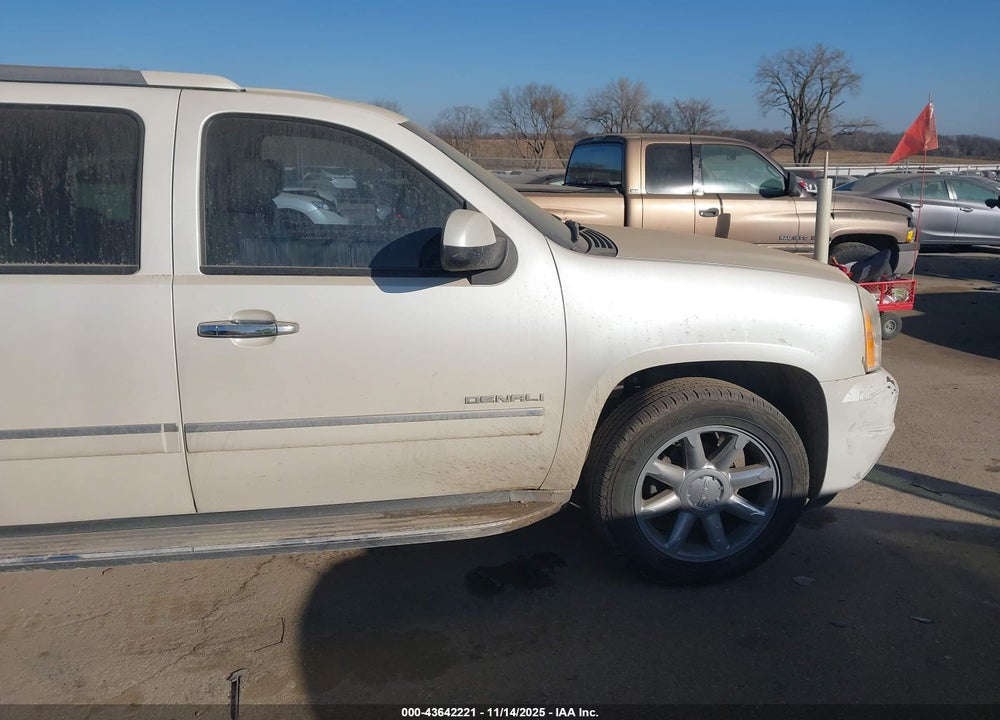 2010 GMC YUKON XL 1500 DENALI VIN: 1GKUKMEF7AR280212