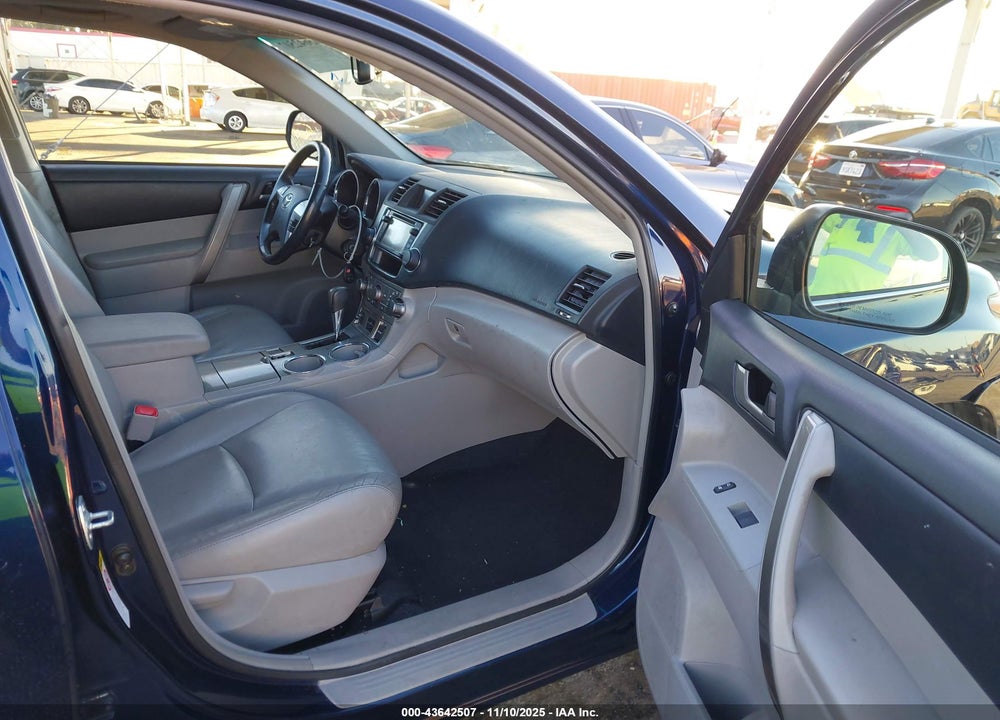 2013 TOYOTA HIGHLANDER SE V6 VIN: 5TDZK3EH2DS121858