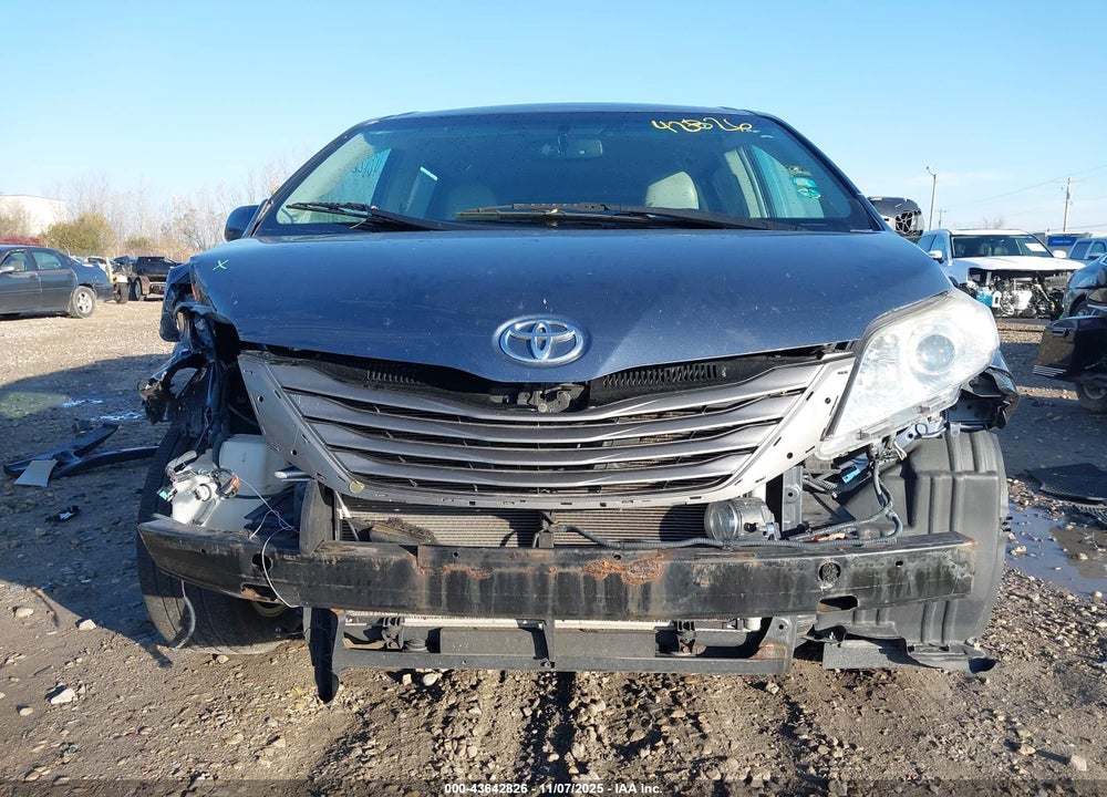 2014 TOYOTA SIENNA XLE 7 PASSENGER VIN: 5TDDK3DC3ES071800