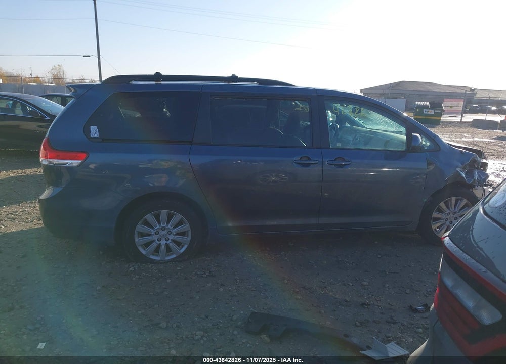 2014 TOYOTA SIENNA XLE 7 PASSENGER VIN: 5TDDK3DC3ES071800