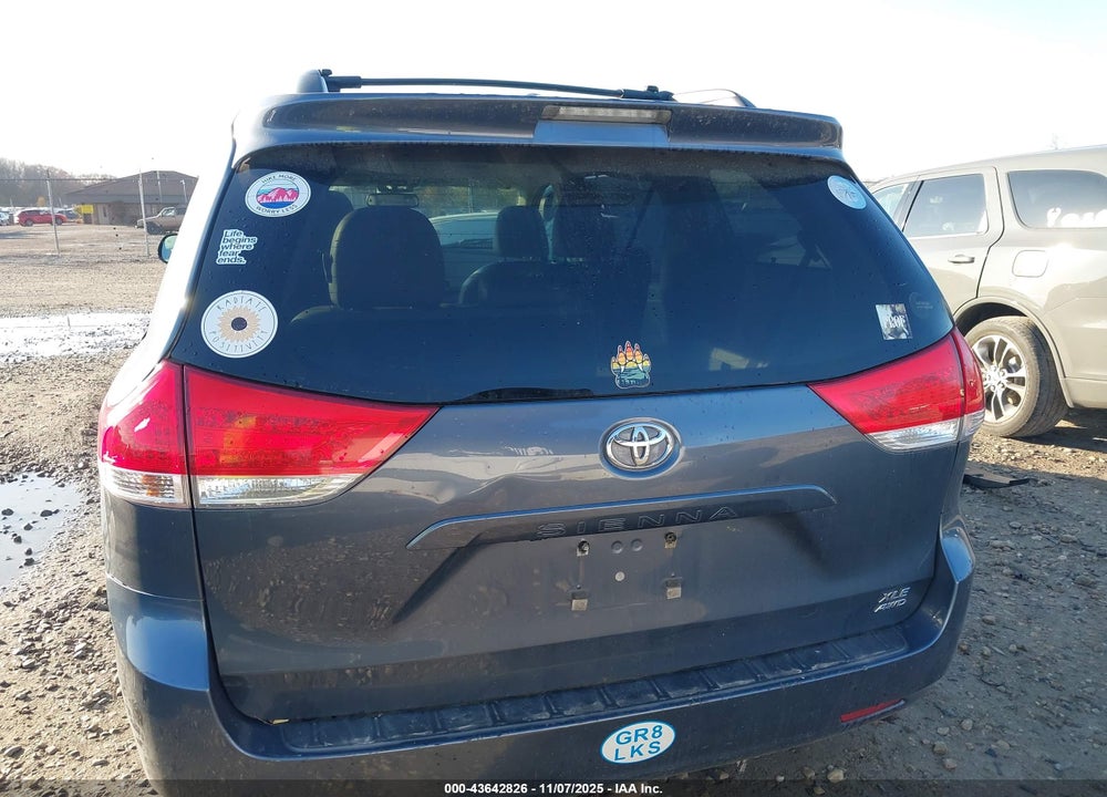 2014 TOYOTA SIENNA XLE 7 PASSENGER VIN: 5TDDK3DC3ES071800