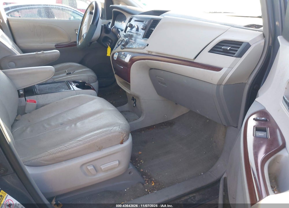 2014 TOYOTA SIENNA XLE 7 PASSENGER VIN: 5TDDK3DC3ES071800