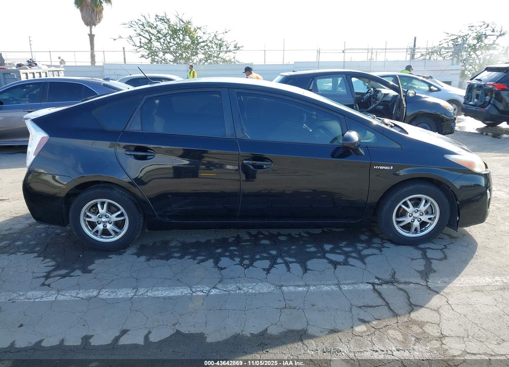 2011 TOYOTA PRIUS TWO VIN: JTDKN3DU0B1367776