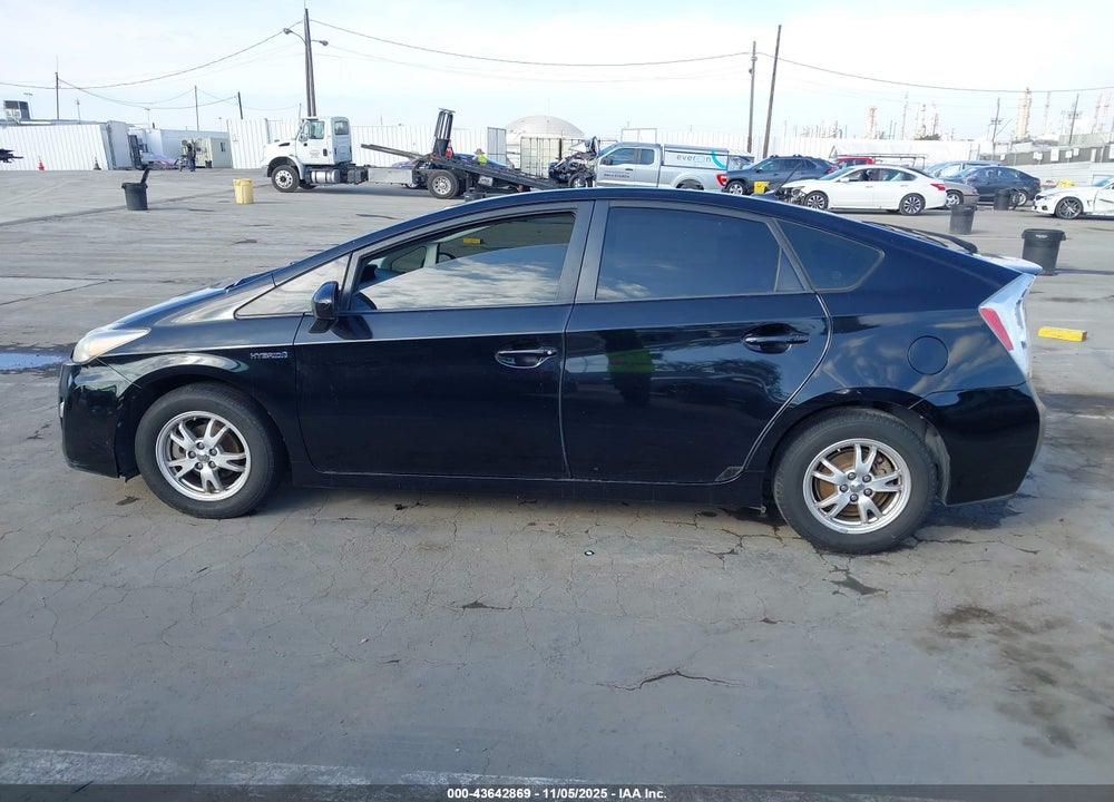 2011 TOYOTA PRIUS TWO VIN: JTDKN3DU0B1367776