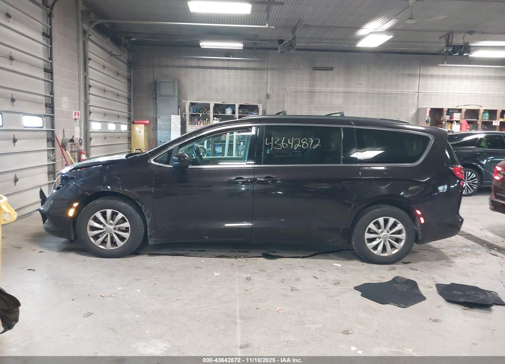 2017 CHRYSLER PACIFICA TOURING VIN: 2C4RC1DG7HR578643