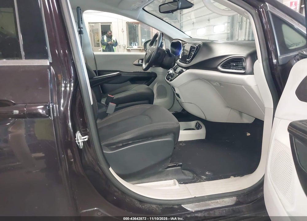 2017 CHRYSLER PACIFICA TOURING VIN: 2C4RC1DG7HR578643