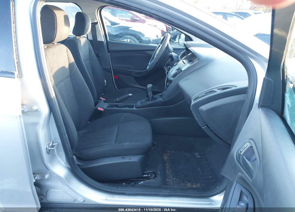 2016 FORD FOCUS VIN: 1FADP3E23GL403767