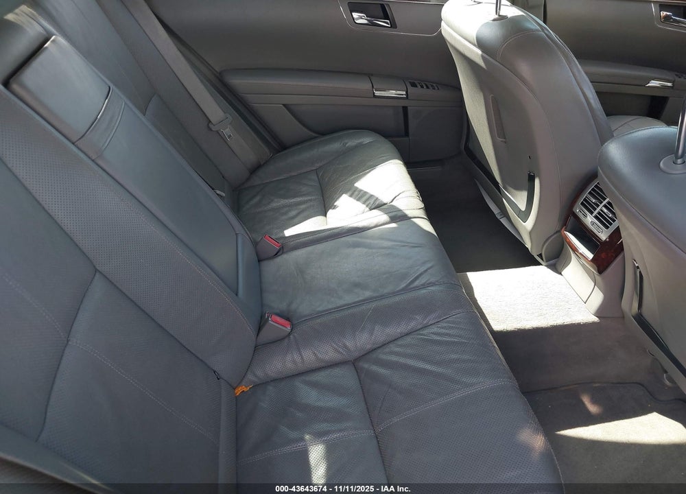 2007 MERCEDES-BENZ S 550 VIN: WDDNG71X57A117153