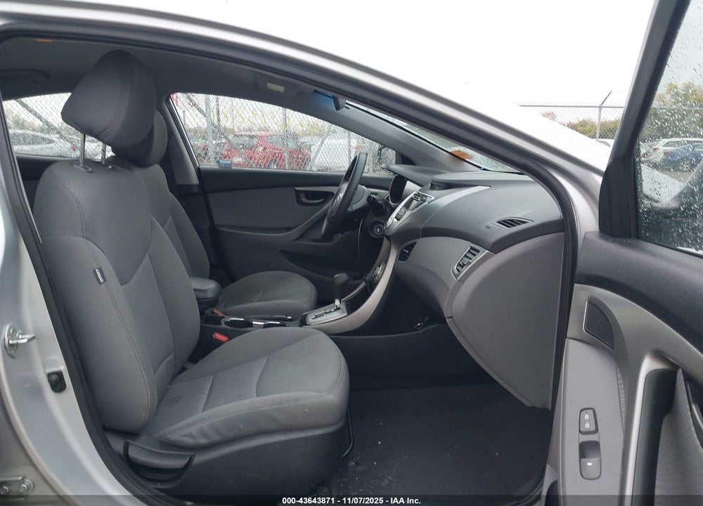 2012 HYUNDAI ELANTRA VIN: 5NPDH4AE8CH112158