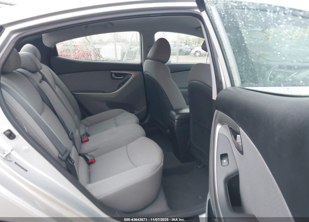 2012 HYUNDAI ELANTRA VIN: 5NPDH4AE8CH112158