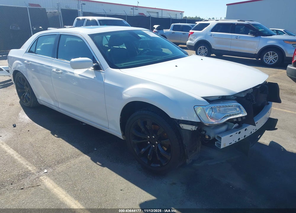 2018 CHRYSLER 300 TOURING L VIN: 2C3CCAAG2JH191282