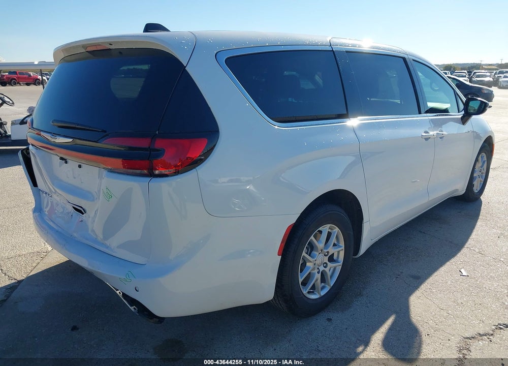 2026 CHRYSLER PACIFICA SELECT VIN: 2C4RC1BG7TR186113