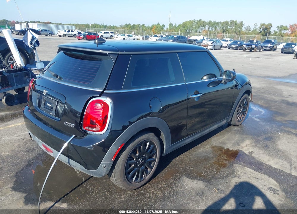 2020 MINI HARDTOP COOPER VIN: WMWXR3C0XL2L57628