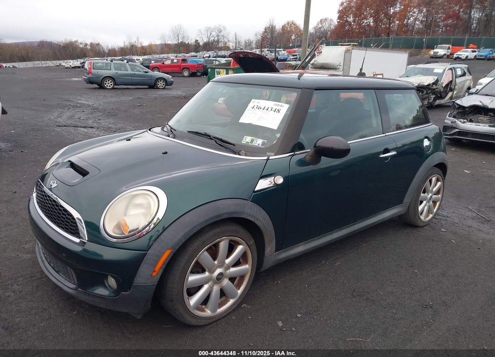 2008 MINI COOPER S VIN: WMWMF73558TV35428