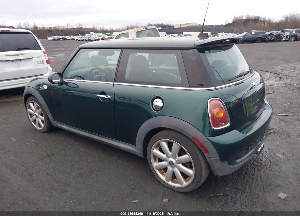 2008 MINI COOPER S VIN: WMWMF73558TV35428