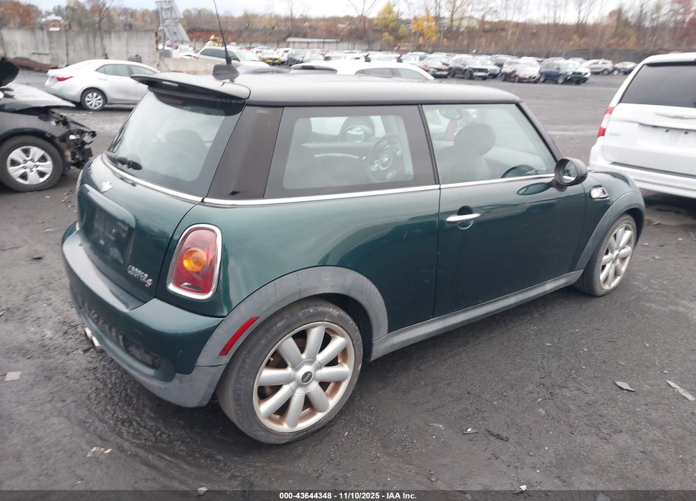 2008 MINI COOPER S VIN: WMWMF73558TV35428