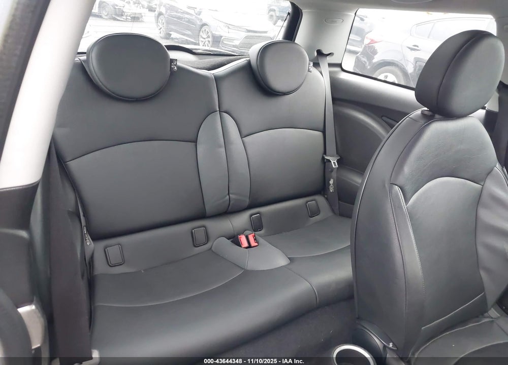2008 MINI COOPER S VIN: WMWMF73558TV35428