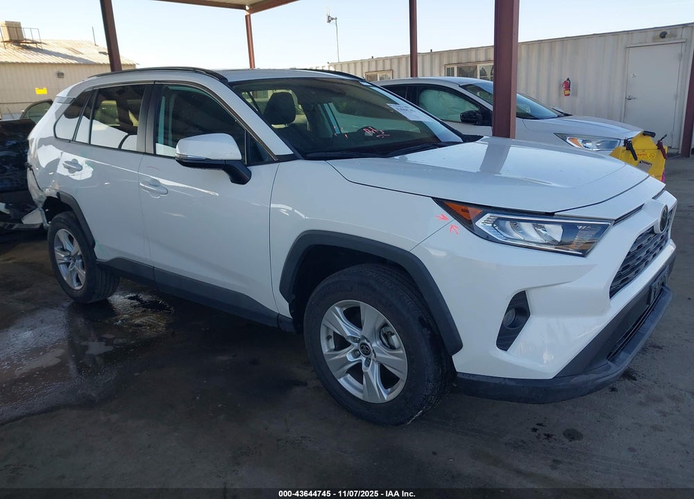 2021 TOYOTA RAV4 XLE VIN: 2T3W1RFV7MC138524