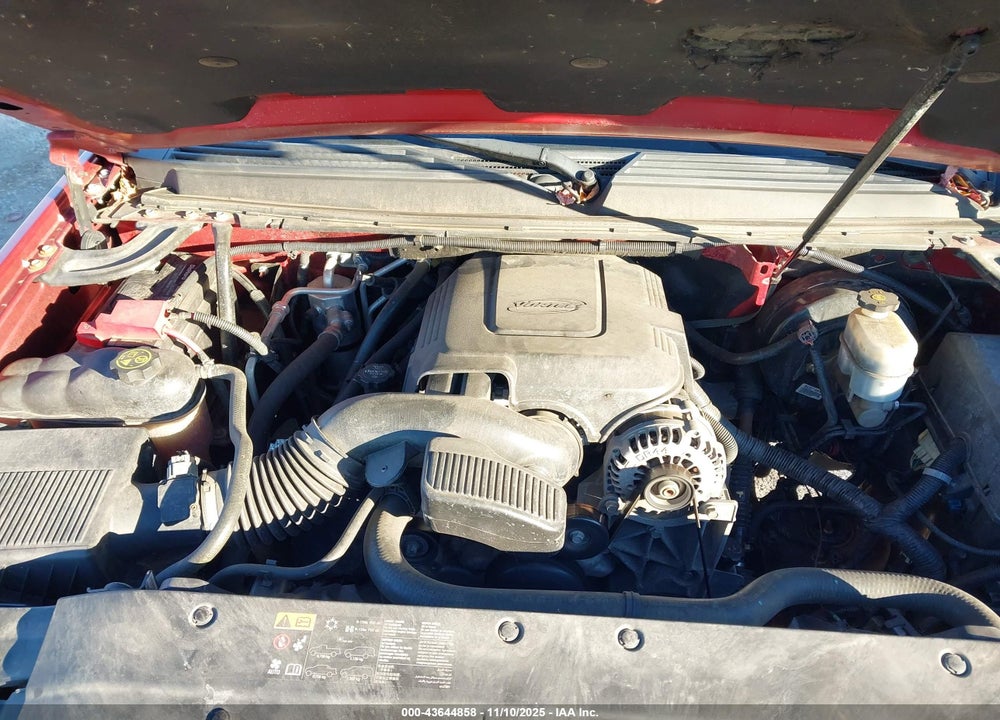 2013 CHEVROLET SUBURBAN 1500 VIN: 1GNSKJE74DR326018