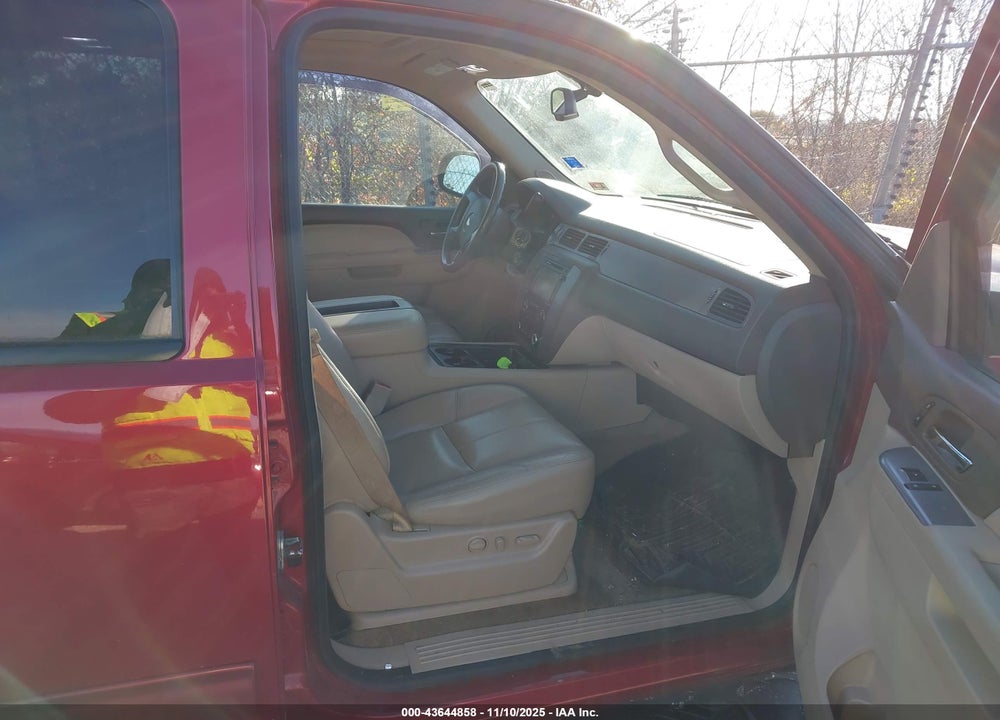 2013 CHEVROLET SUBURBAN 1500 VIN: 1GNSKJE74DR326018