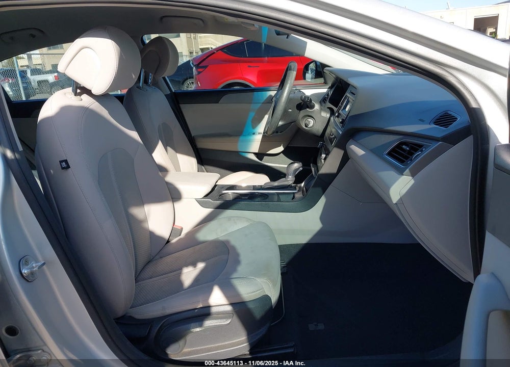 2015 HYUNDAI SONATA SE VIN: 5NPE24AF0FH200592