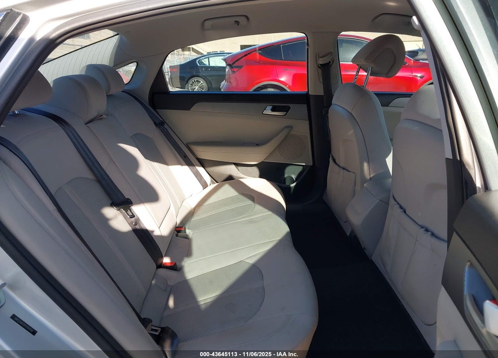 2015 HYUNDAI SONATA SE VIN: 5NPE24AF0FH200592