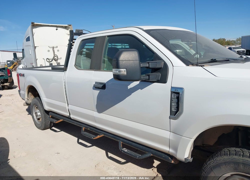 2017 FORD F 350 VIN: 1FT7X3B60HEB92581