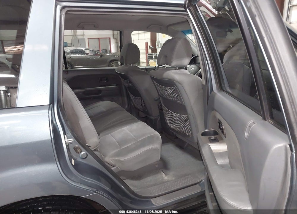 2006 HONDA PILOT EX VIN: 2HKYF18466H518074