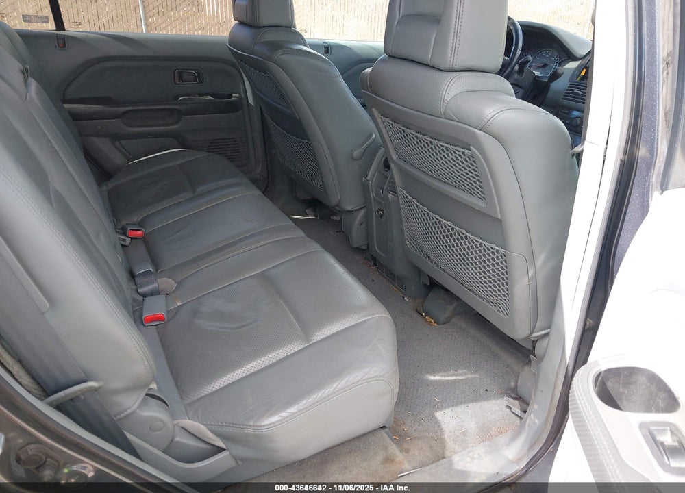 2005 HONDA PILOT EX-L VIN: 2HKYF18715H561486
