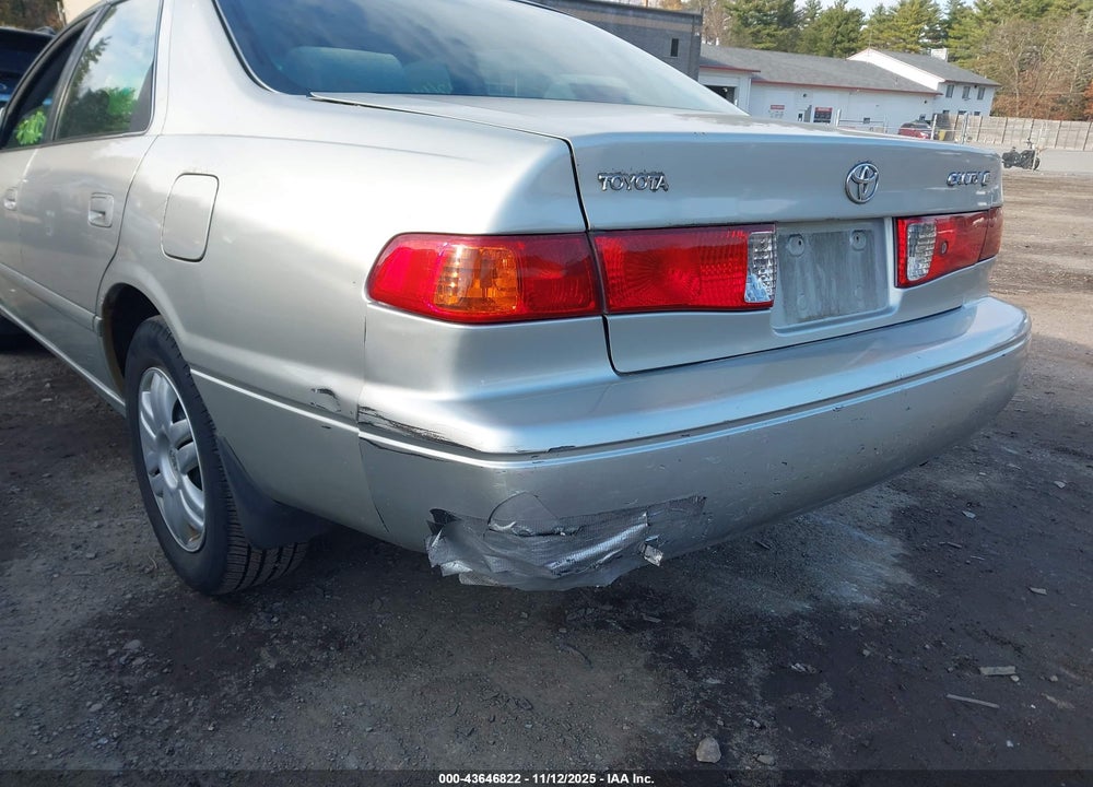 2001 TOYOTA CAMRY LE VIN: 4T1BG22K51U815041