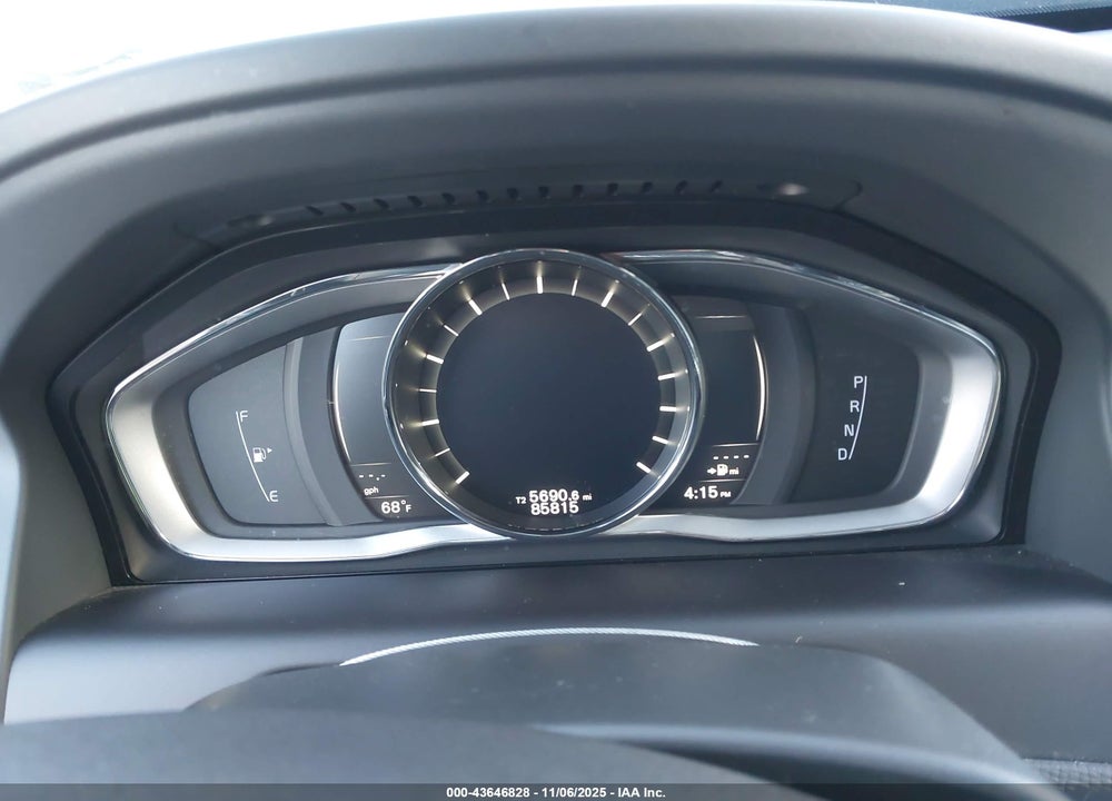 2017 VOLVO XC60 VIN: YV449MRU1H2114204