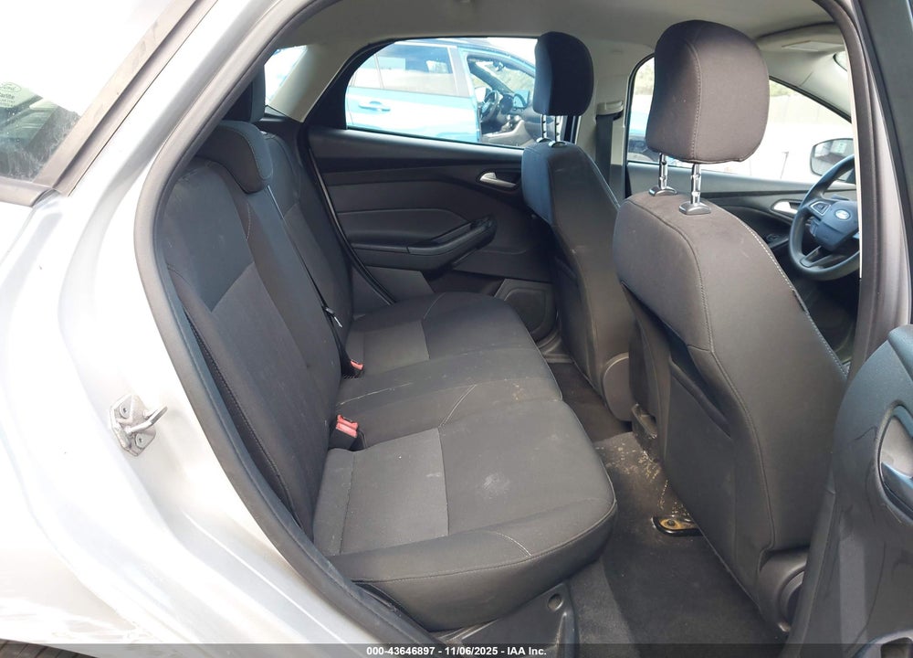 2015 FORD FOCUS SE VIN: 1FADP3K26FL380245