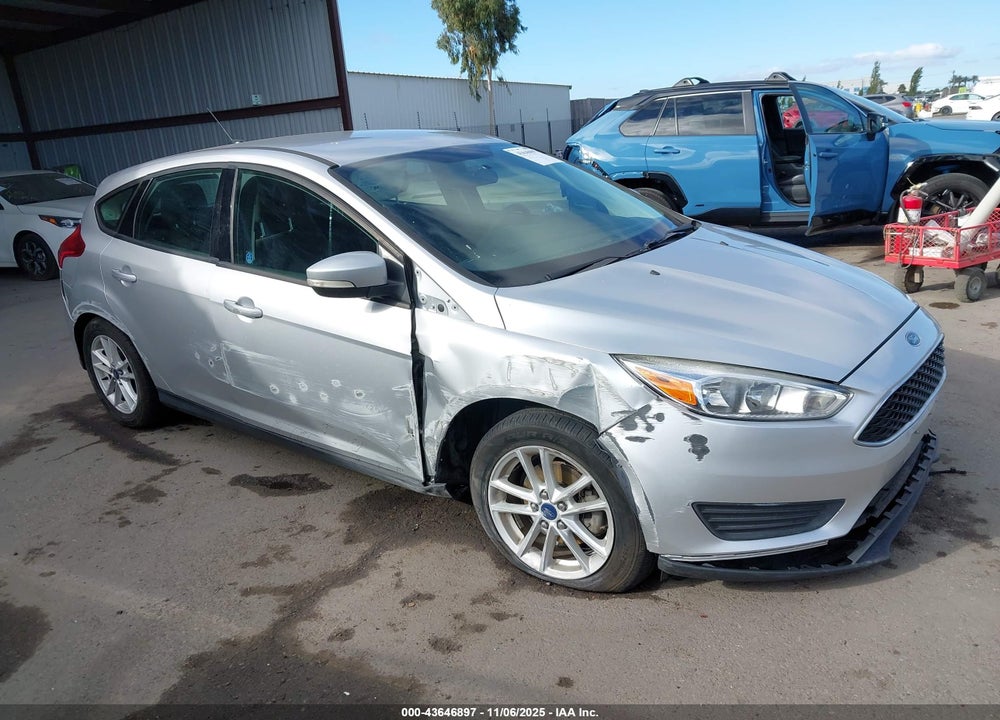 2015 FORD FOCUS SE VIN: 1FADP3K26FL380245