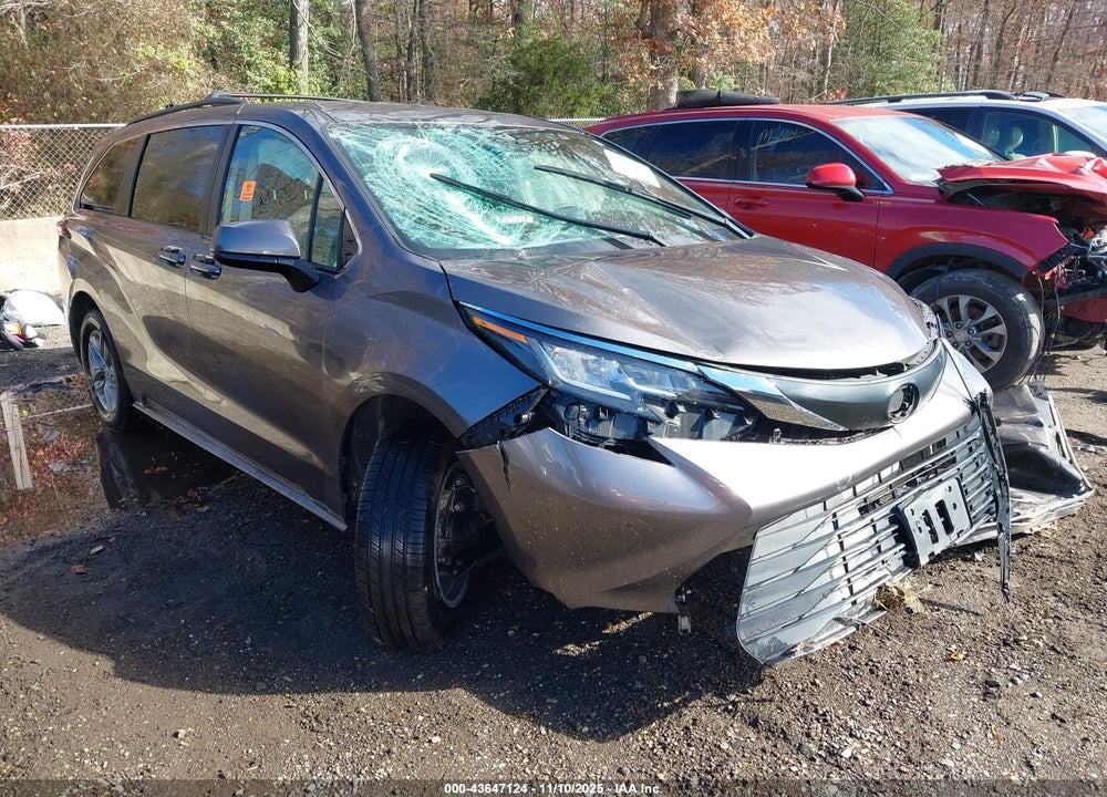 2022 TOYOTA SIENNA LE VIN: 5TDKRKEC0NS091188