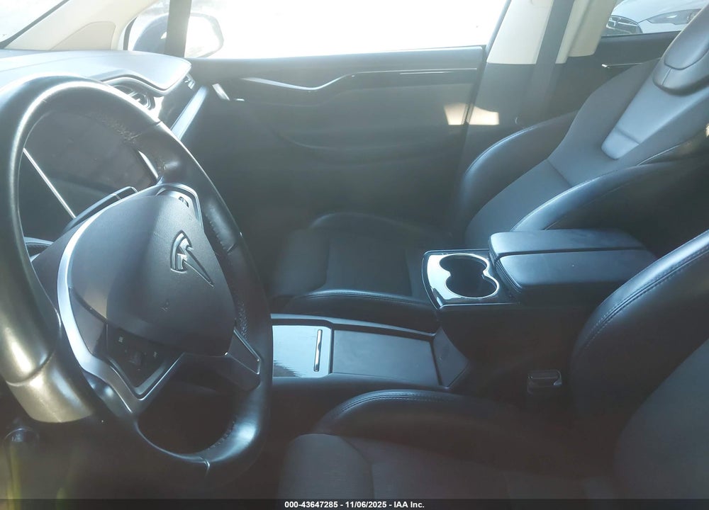 2016 TESLA MODEL X VIN: 5YJXCBE27GF027090