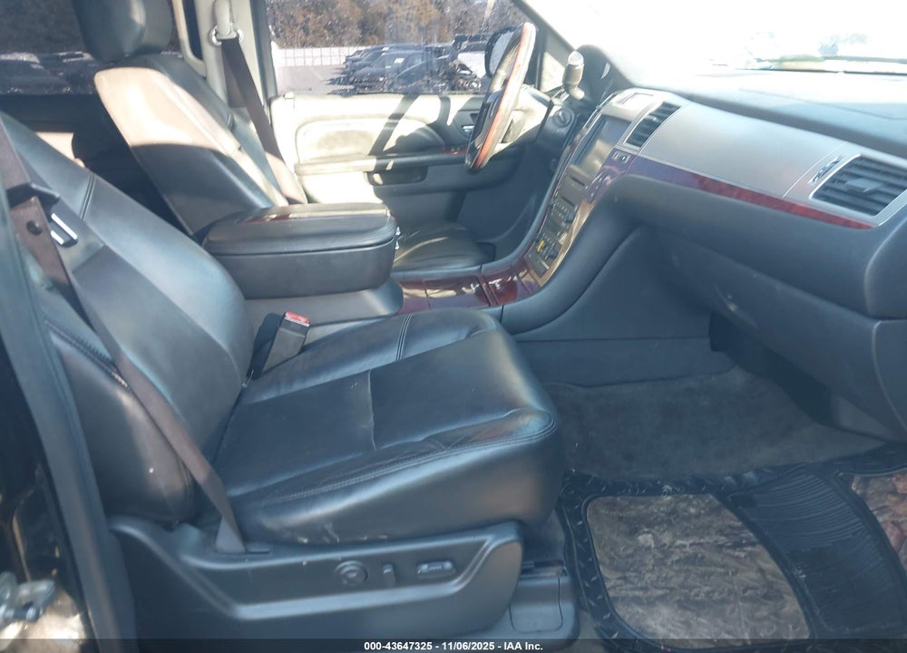 2010 CADILLAC ESCALADE LUXURY VIN: 1GYUKBEF1AR201207