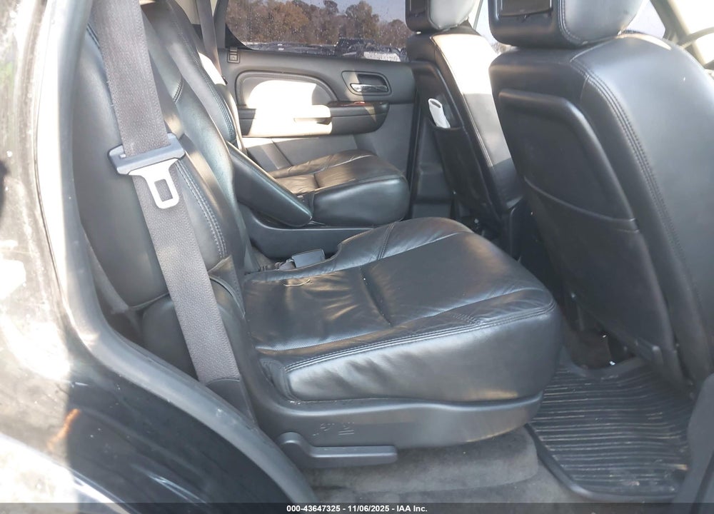2010 CADILLAC ESCALADE LUXURY VIN: 1GYUKBEF1AR201207