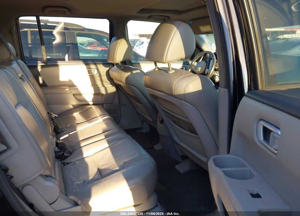 2010 HONDA PILOT EX-L VIN: 5FNYF3H54AB010200