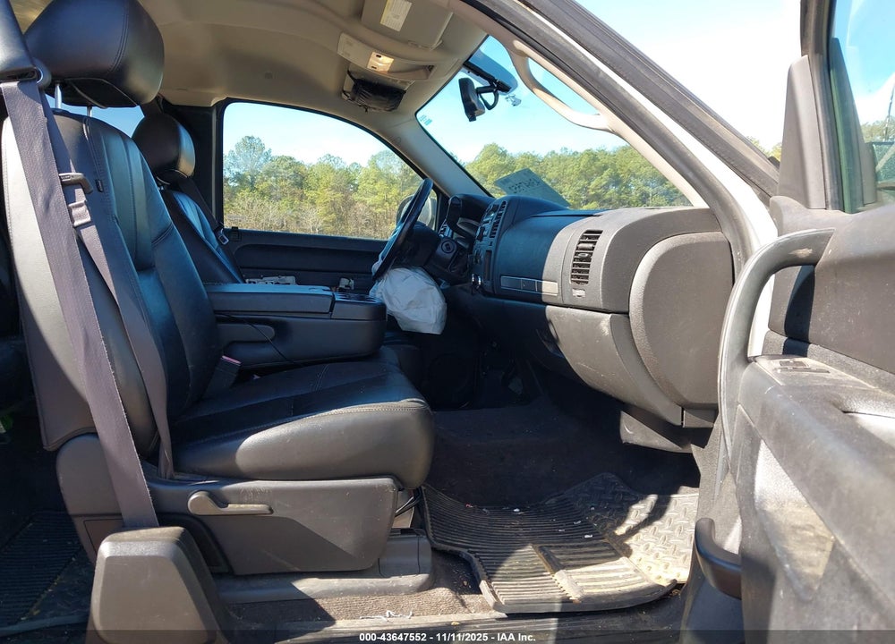 2013 CHEVROLET SILVERADO 1500 LT VIN: 1GCRKSE76DZ347773