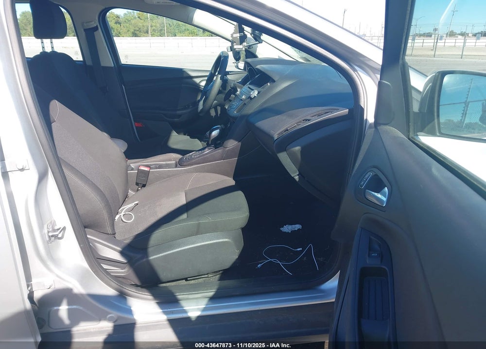 2015 FORD FOCUS SE VIN: 1FADP3F27FL350357