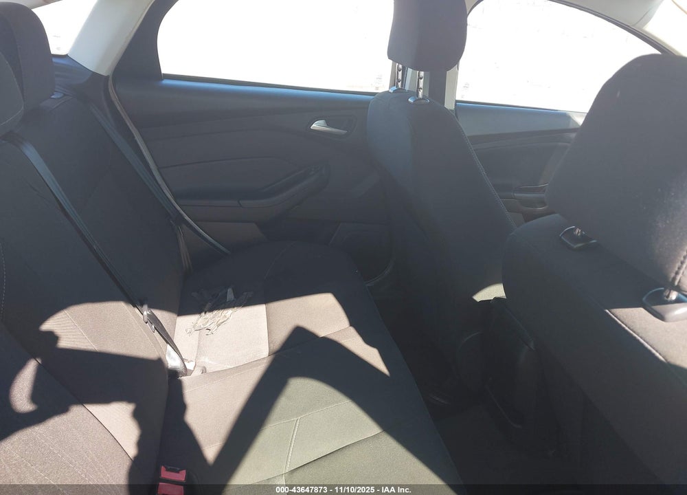 2015 FORD FOCUS SE VIN: 1FADP3F27FL350357