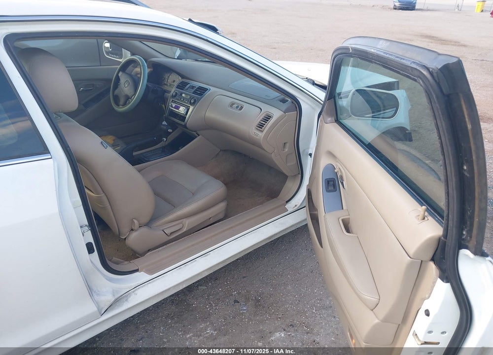 2001 HONDA ACCORD 3.0 EX VIN: 1HGCG225X1A024400