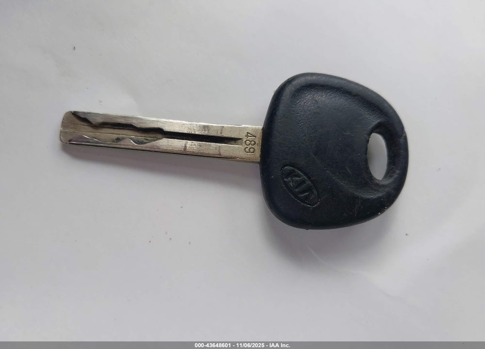 2011 KIA SORENTO VIN: 5XYKT4A24BG150522