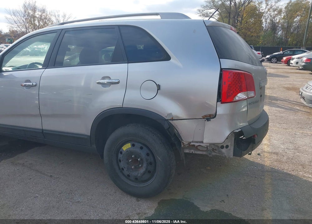 2011 KIA SORENTO VIN: 5XYKT4A24BG150522